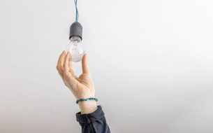 imgi_5_Come-cambiare-una-lampadina-da-soli